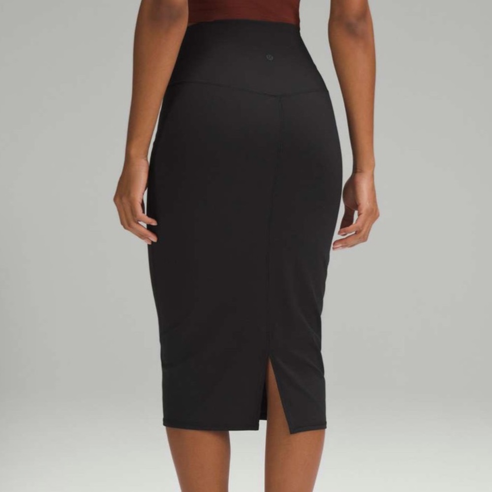 Lululemon Nulu Slim-Fit High-Rise Skirt
Black Size 4